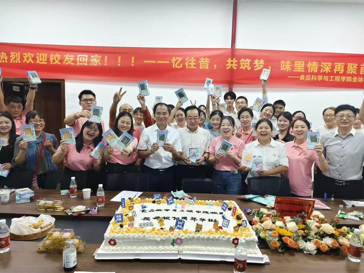 买球官方网站热烈欢迎校友回家！忆往昔，共同筑梦